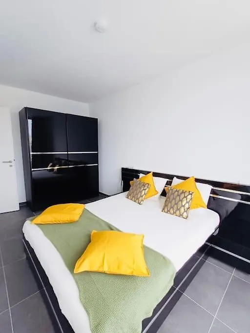 Daire Brand New 2 Bedrooms Penthouse In Center, Terrace And Parking 152 Hesperange
